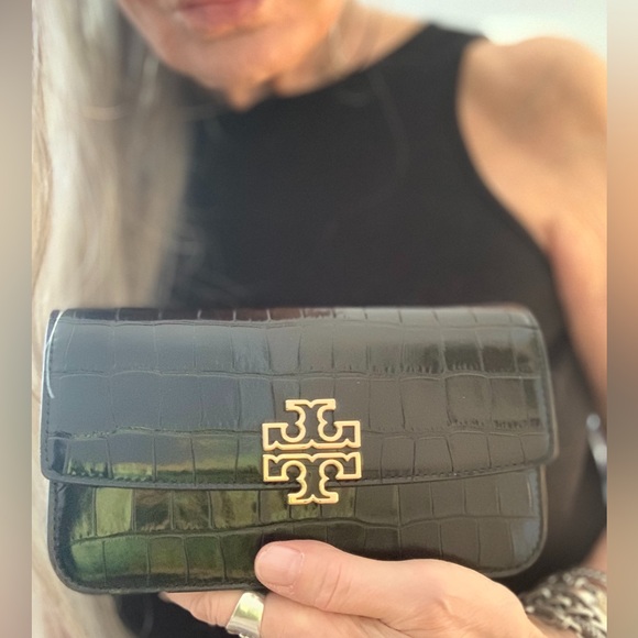 NWT TORY BURCH BRITTEN CROC EMBOSSED CROSSBODY/WALLET ON A CHAIN - Picture 4 of 13